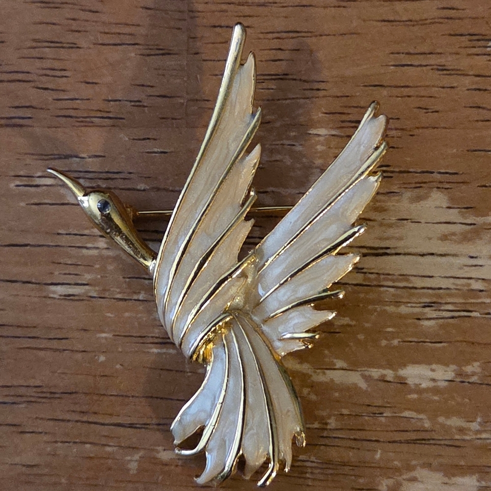 Vintage 80's Elegant Gold Enameled Bird Brooch